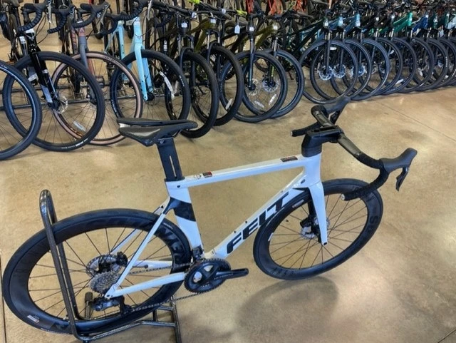 Felt AR Advanced Shimano Ultegra Di2 12 Speed Reynolds AR58 White 2023 7 Felt AR Advanced Shimano Ultegra Di2 12 Speed Reynolds AR58 White 2023 - Image 7