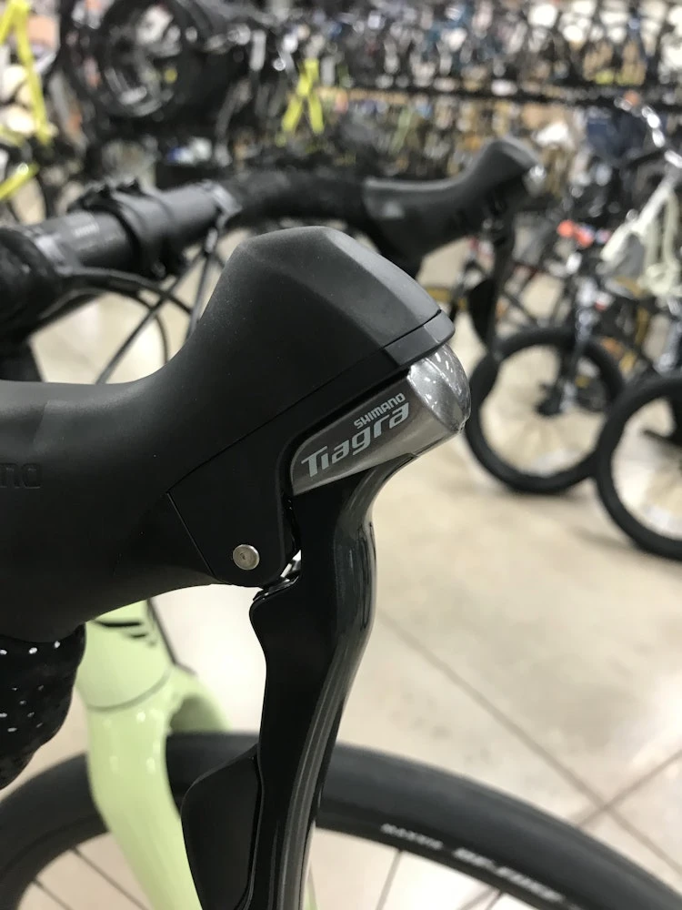 Felt Broam 40 Shimano Tiagra/Shimano GRX400 Mix - Sage Mist 2022 4 Felt Broam 40 Shimano Tiagra/Shimano GRX400 Mix - Sage Mist 2022 - Image 4