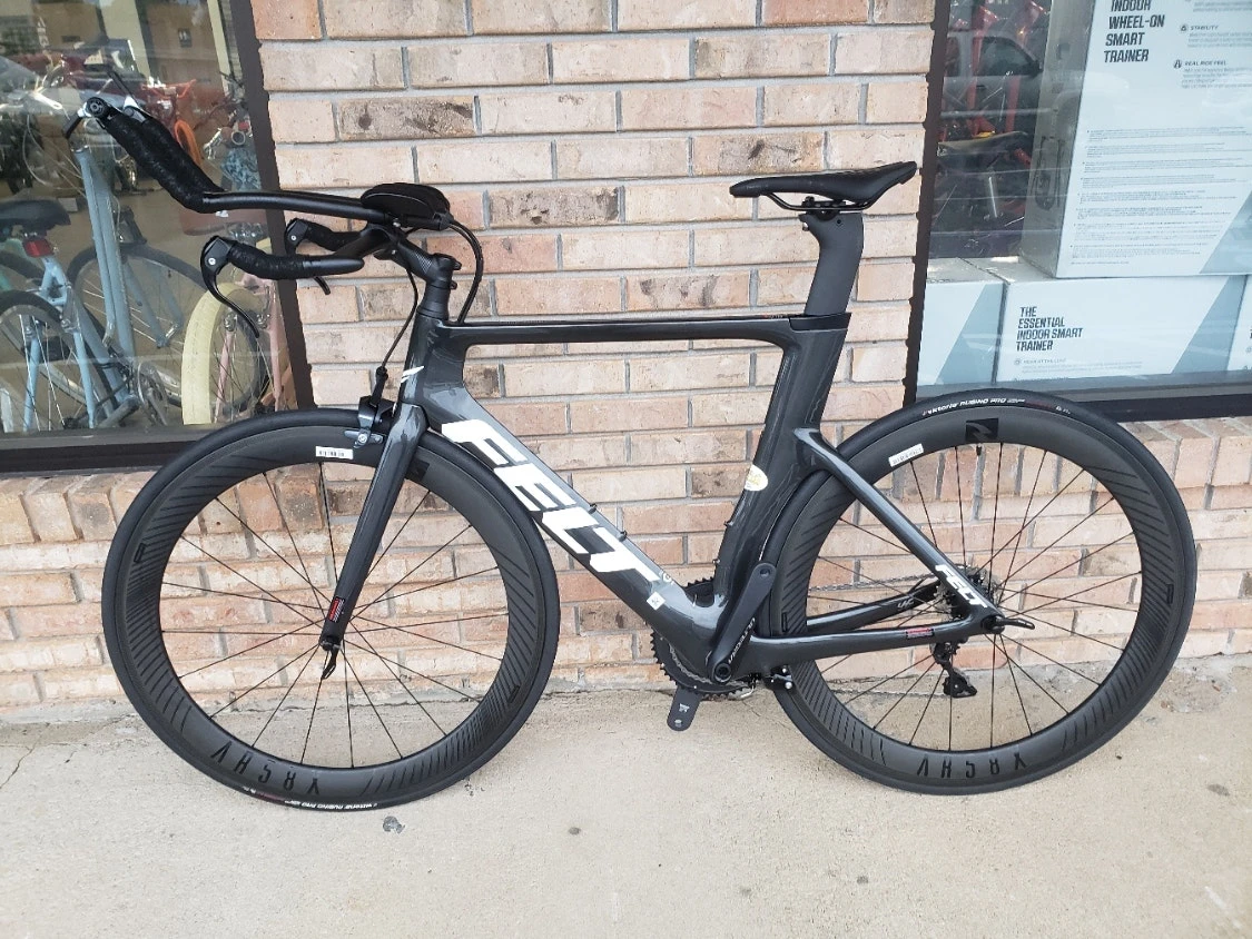 Felt B Performance Shimano Ultegra - With Reynolds AR58X Wheelset 2022 1 Felt B Performance Shimano Ultegra - With Reynolds AR58X Wheelset 2022