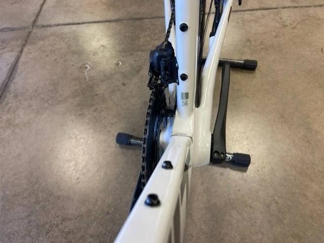 Felt AR Advanced Shimano Ultegra Di2 12 Speed Reynolds AR58 White 2023 4 Felt AR Advanced Shimano Ultegra Di2 12 Speed Reynolds AR58 White 2023 - Image 4