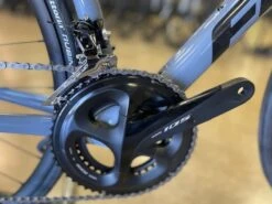 Felt FR Advanced 105 - June Grey 2022 -Felt t0sPLV7C6g9tXyPXKd o4 A0Y